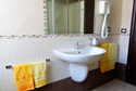 Bed & Breakfast La Porta Accanto: Private bathroom